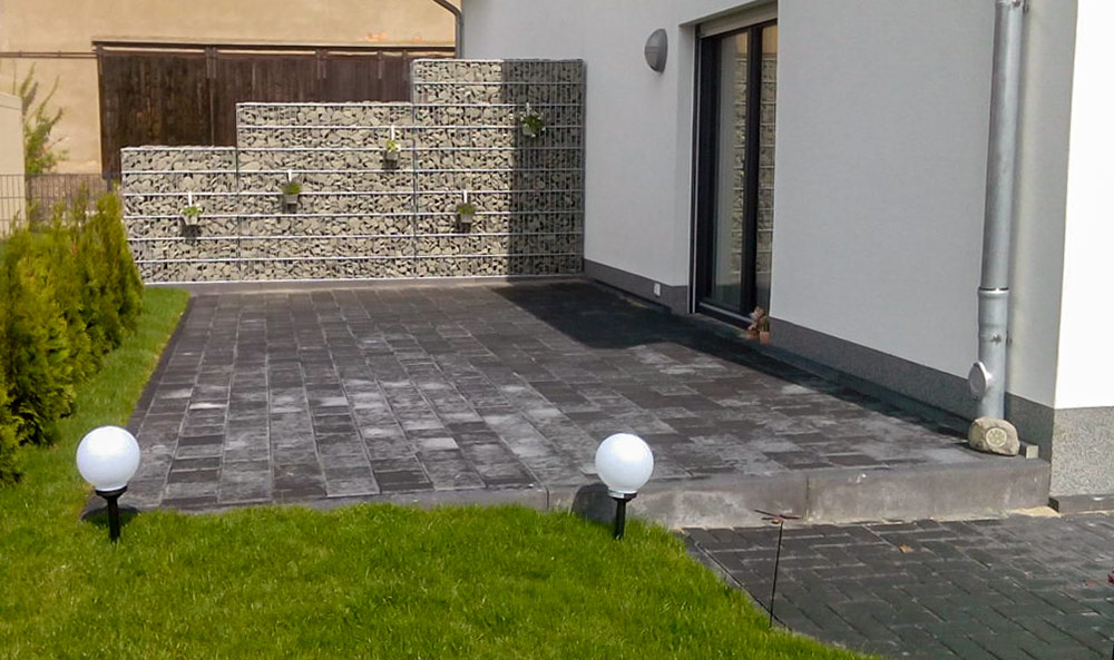 Frisch gepflasterte Terrasse Frisch gepflasterte Terrasse